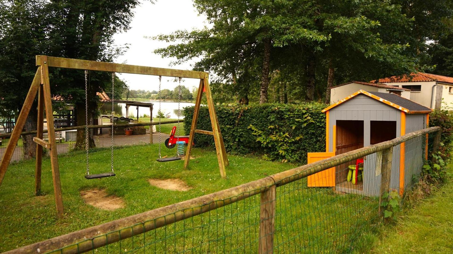 Camping L'Etruyere La Tardiere Eksteriør billede